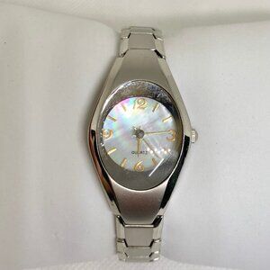 Women quartz analog watch silver tone 25mm quartz analog mop dial 7” running